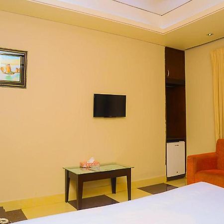 Hotel Royal Living Hotel & Suites Chittagong Esterno foto