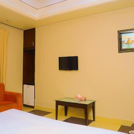 Hotel Royal Living Hotel & Suites Chittagong Esterno foto