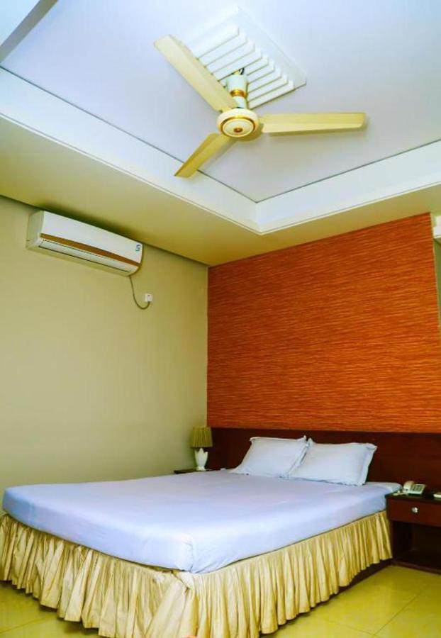 Hotel Royal Living Hotel & Suites Chittagong Esterno foto