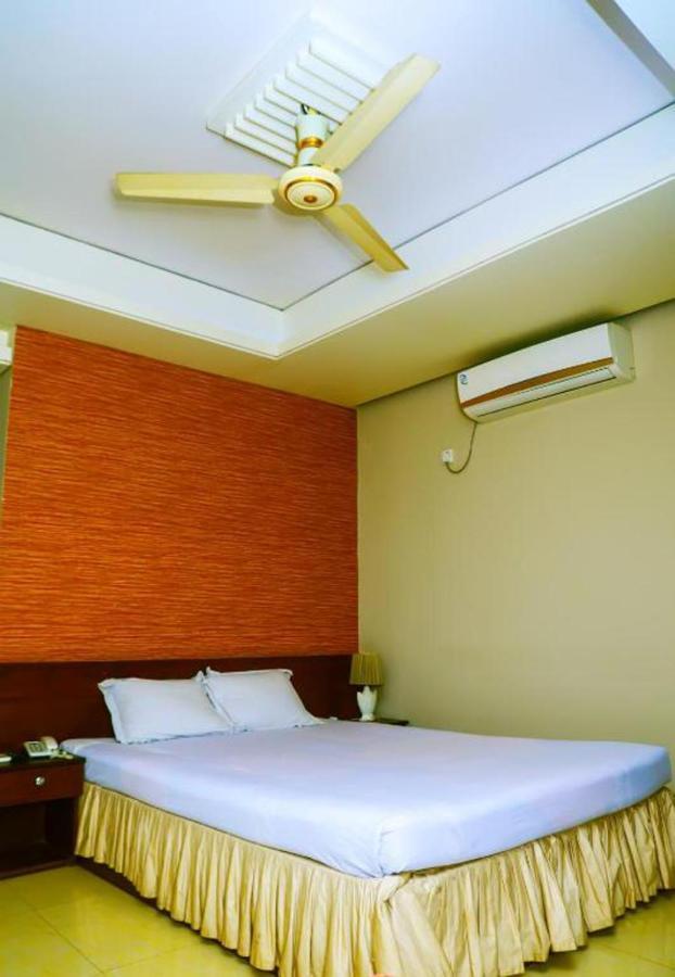 Hotel Royal Living Hotel & Suites Chittagong Esterno foto