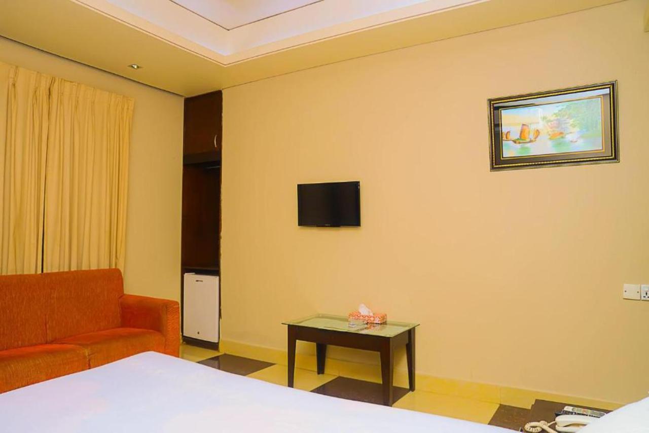 Hotel Royal Living Hotel & Suites Chittagong Esterno foto