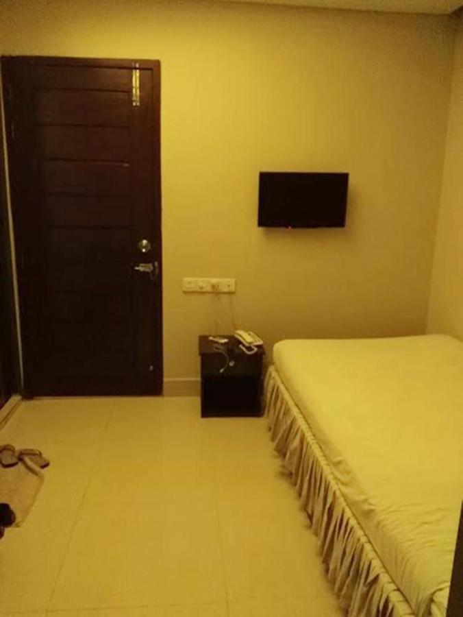 Hotel Royal Living Hotel & Suites Chittagong Esterno foto