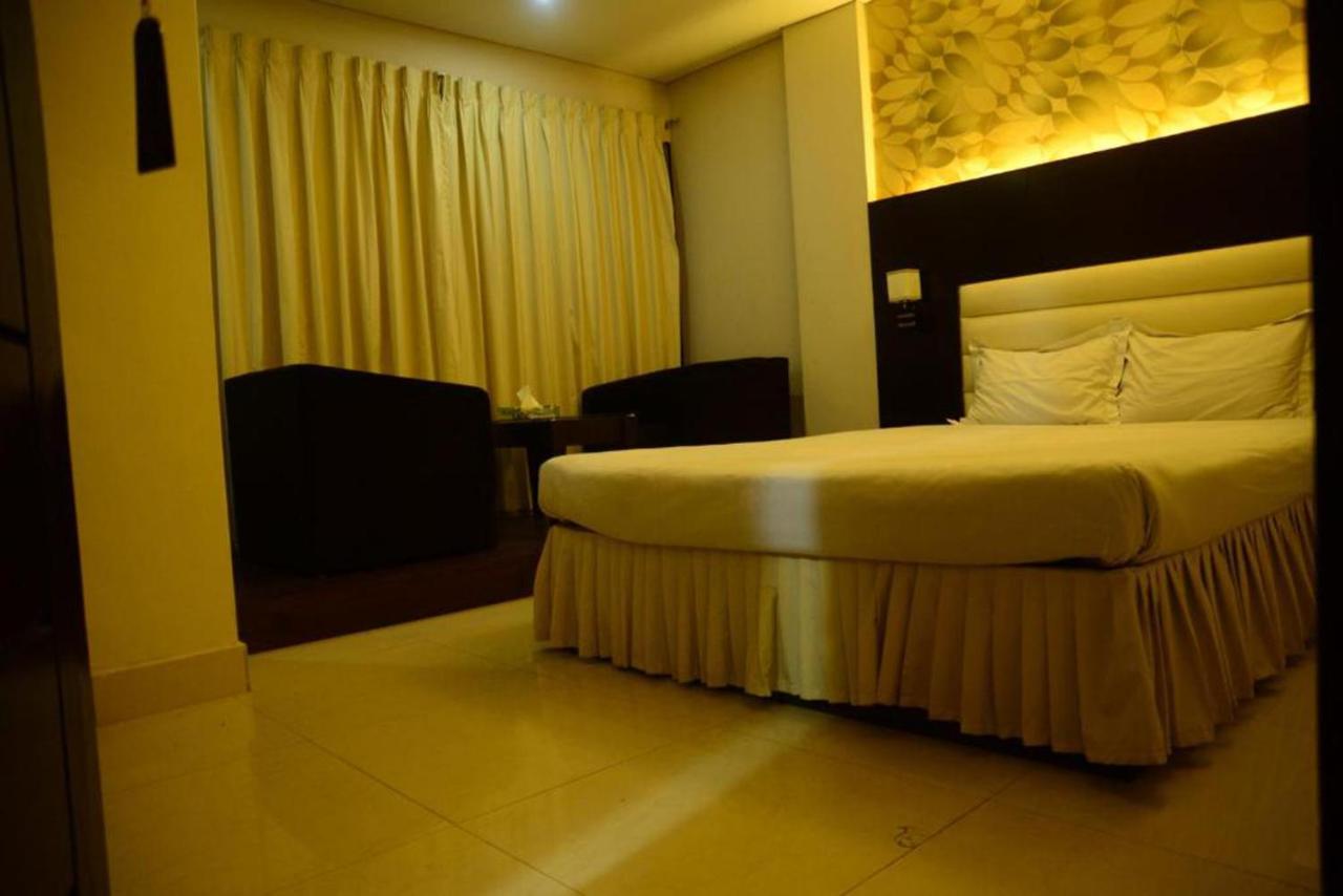 Hotel Royal Living Hotel & Suites Chittagong Esterno foto