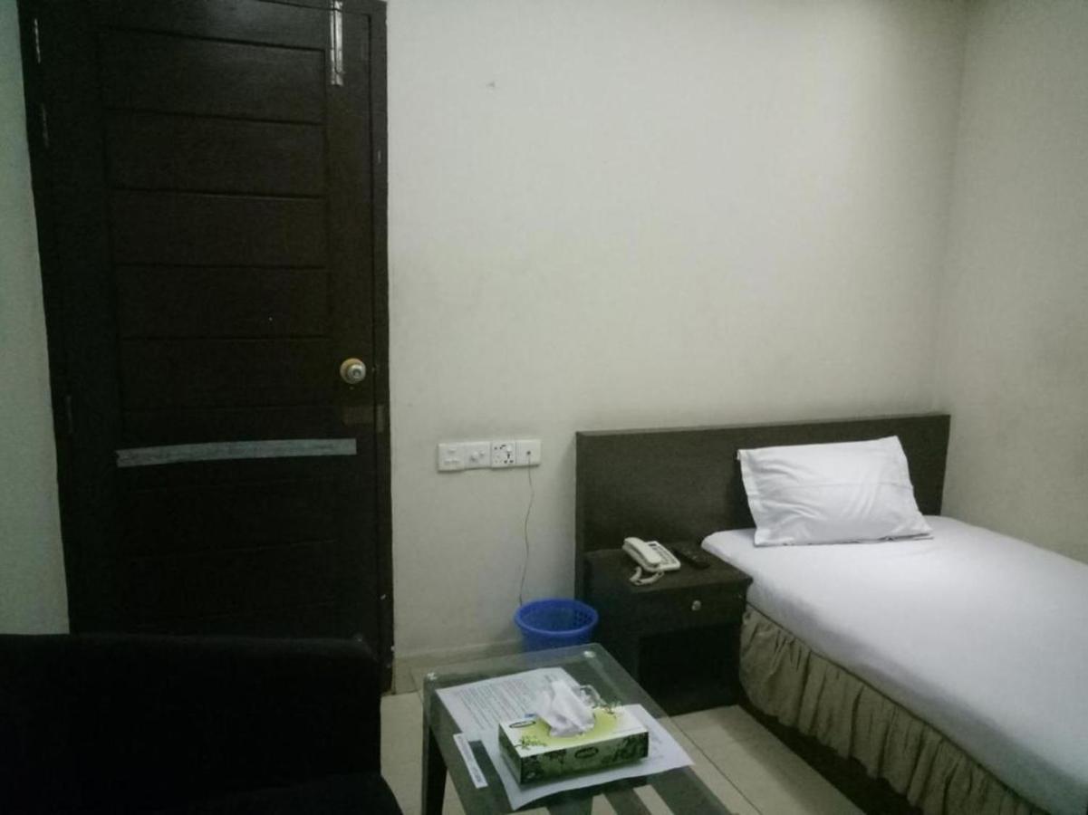 Hotel Royal Living Hotel & Suites Chittagong Esterno foto